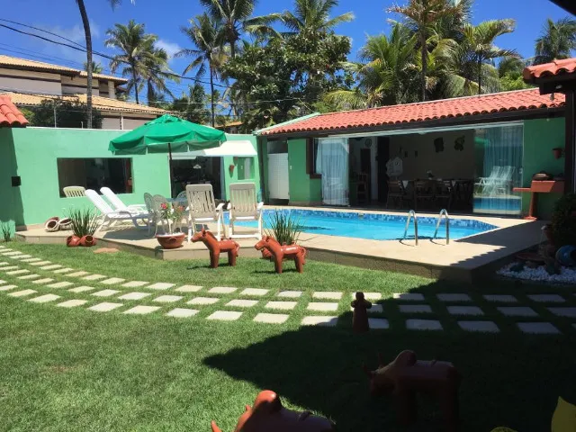 Belíssima casa, 4 suítes e piscina, Vilas do Atlântico, rua de praia.