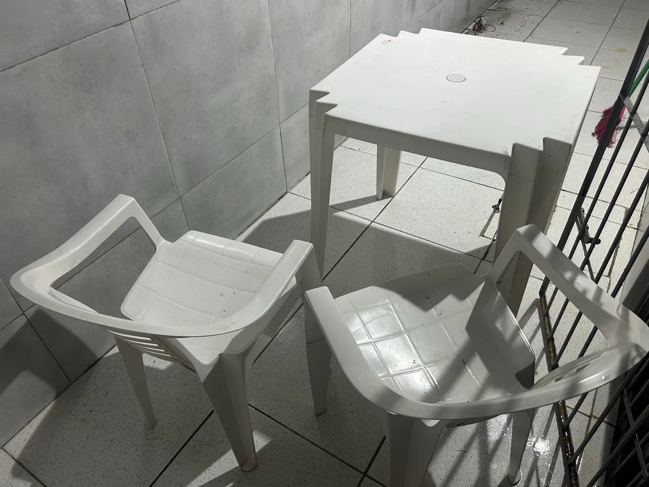 Mesa com duas cadeiras - Foto 2
