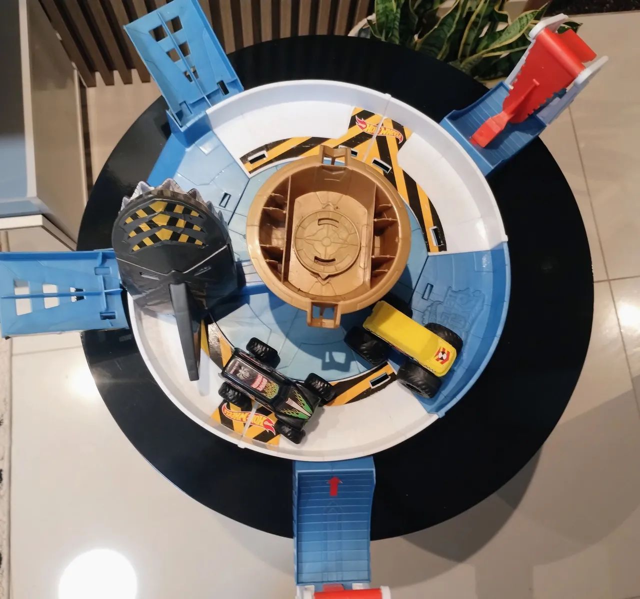 Lista hot Wheels com 2 Monsters trucks  - Foto 3