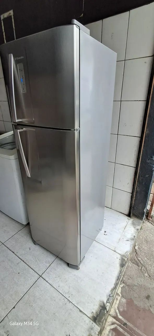 Geladeira Electrolux df36x Frost Free inox 310L  - Foto 4
