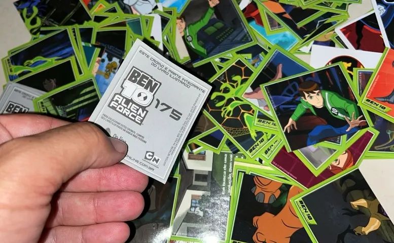 Lote Com 205 Figurinhas Diversas Ben 10 Alien Force  - Foto 2