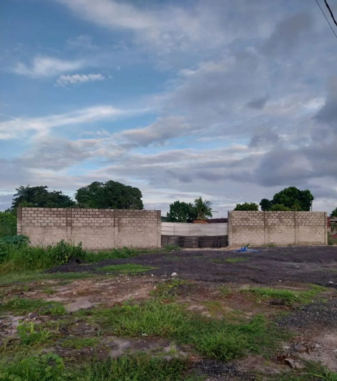 Terreno beira de pista 