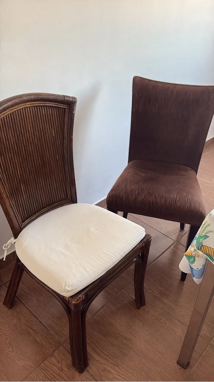 CONJUNTO DE CADEIRAS BOM ESTADO - Foto 2