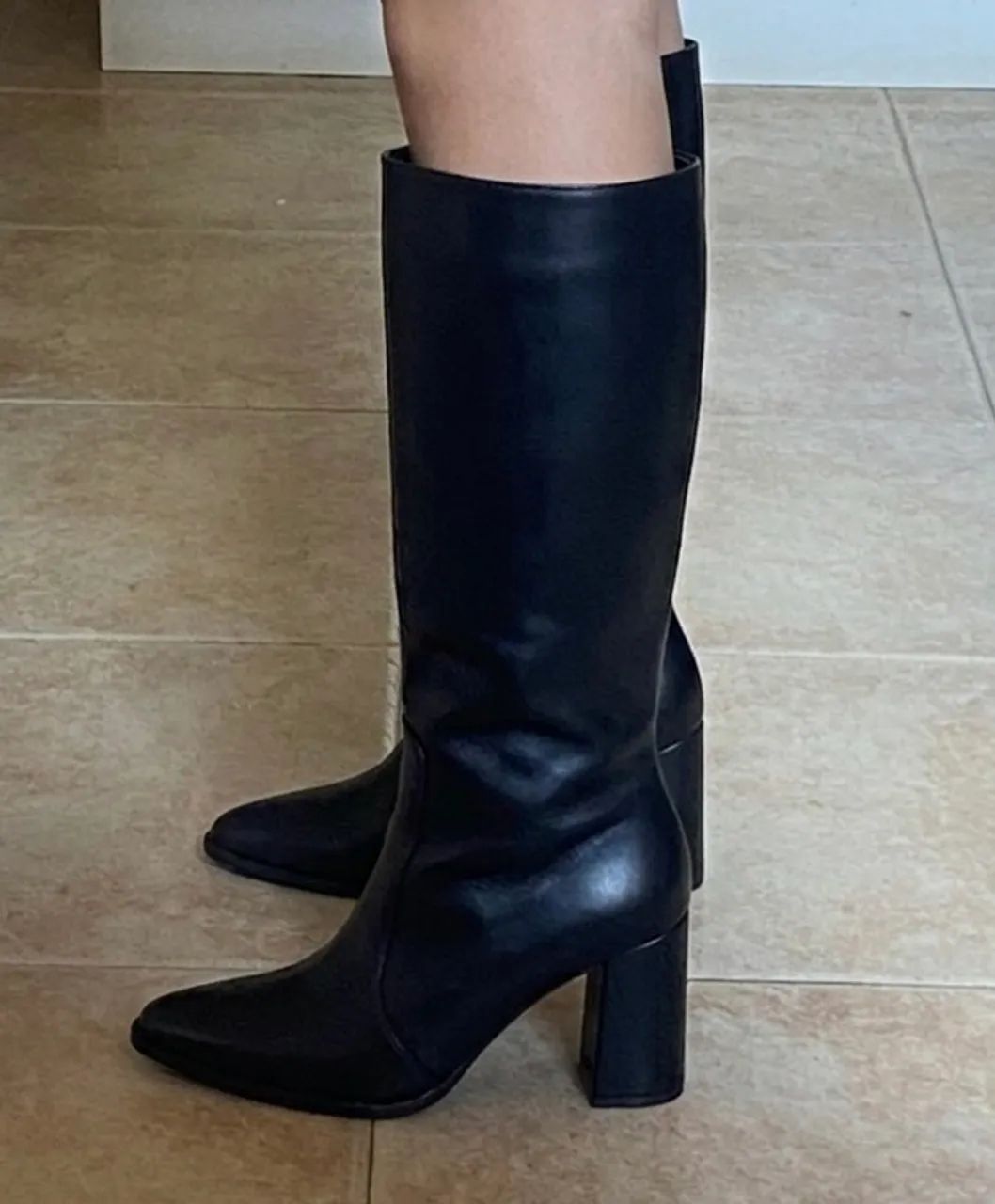Bota preta cano alto 38 - Foto 4