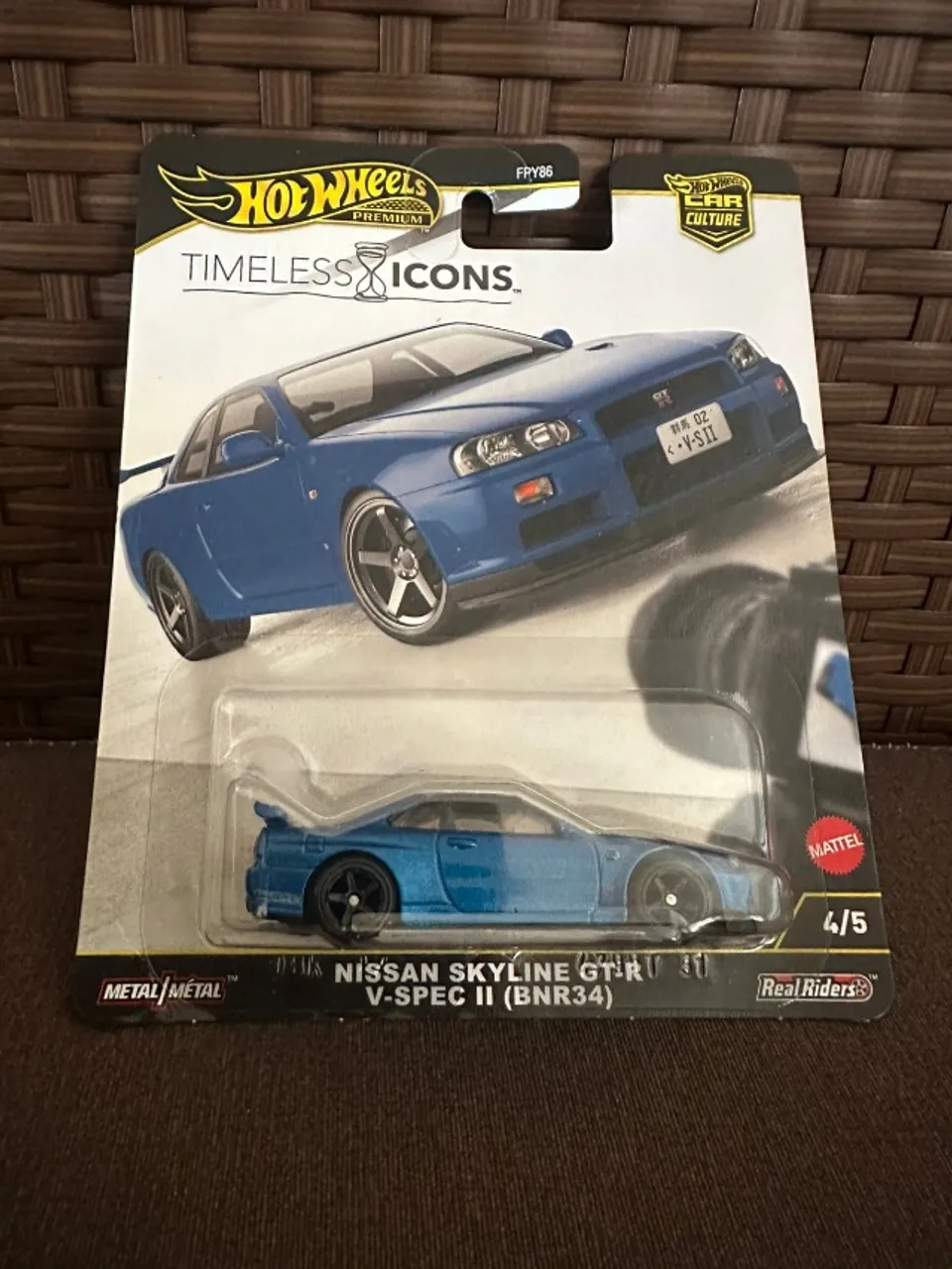 2 Hot Wheels Timeless Icons Premium (Skyline R34 / Porsche Carrera