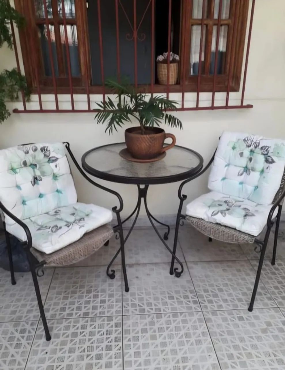Jogo de mesa e cadeiras - Foto 2