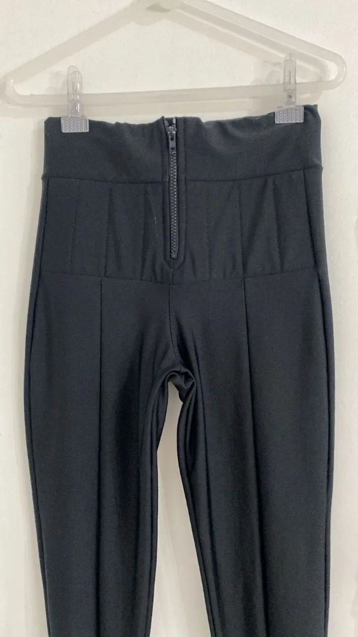 Calça skinny modeladora e cropped l Poá tam P - Foto 4