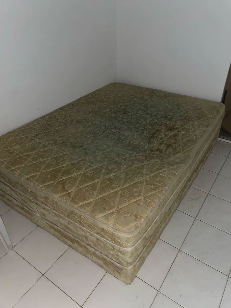 Cama box (com defeito)