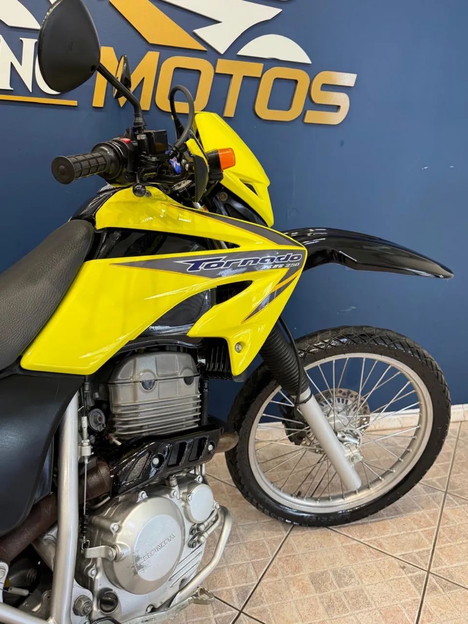 XR TORNADO 250cc 2008 - Foto 3