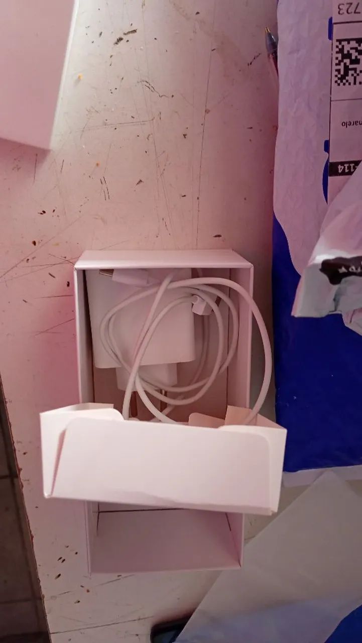 Vendo um celular note 11 novo na caixa