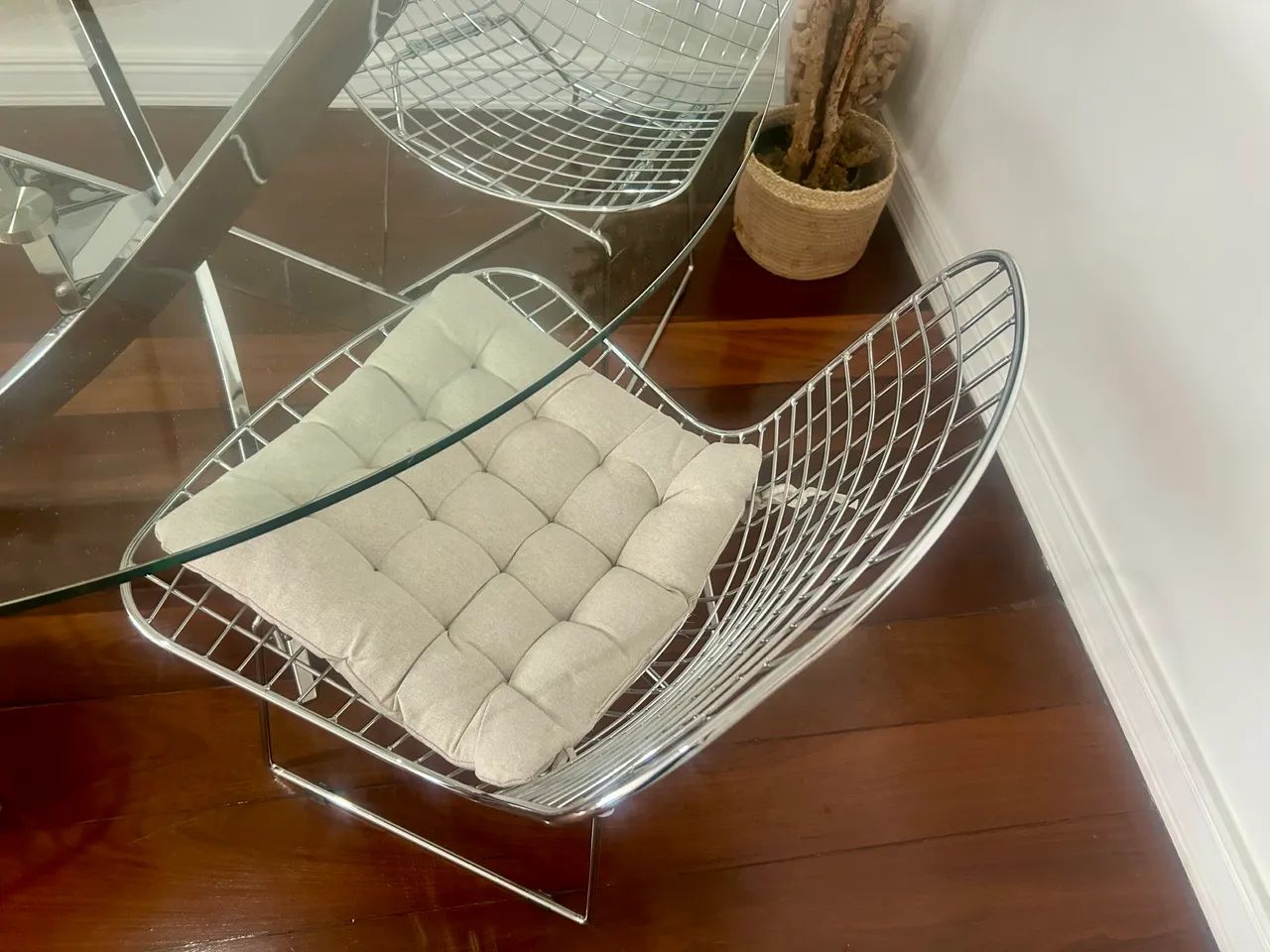 Mesa de jantar importada, adquirida originalmente na Suíça - Foto 5