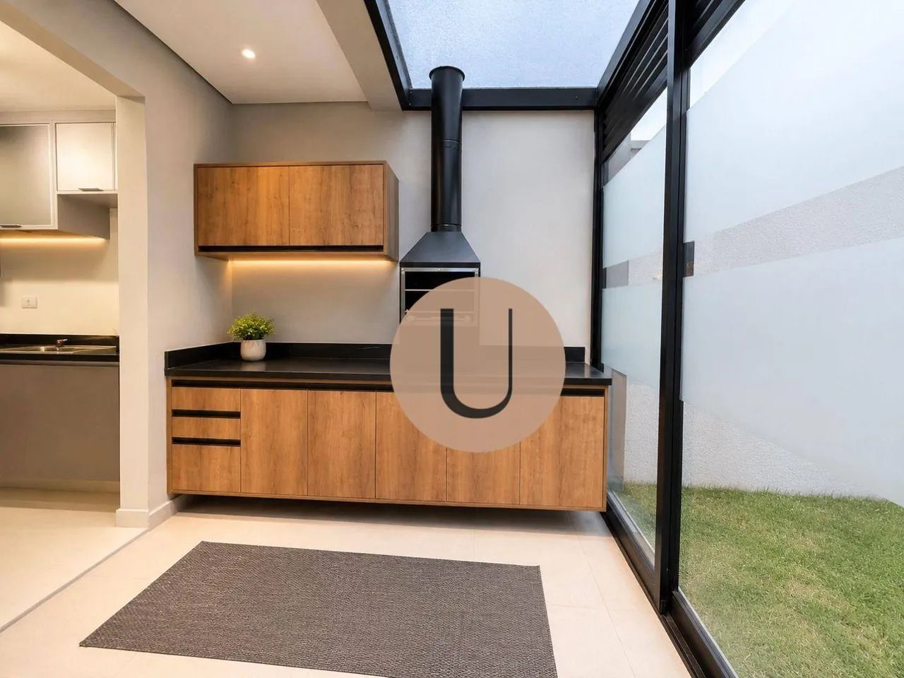 Casa nova no Gran Loft com suíte, quintal e 2 vagas cobertas