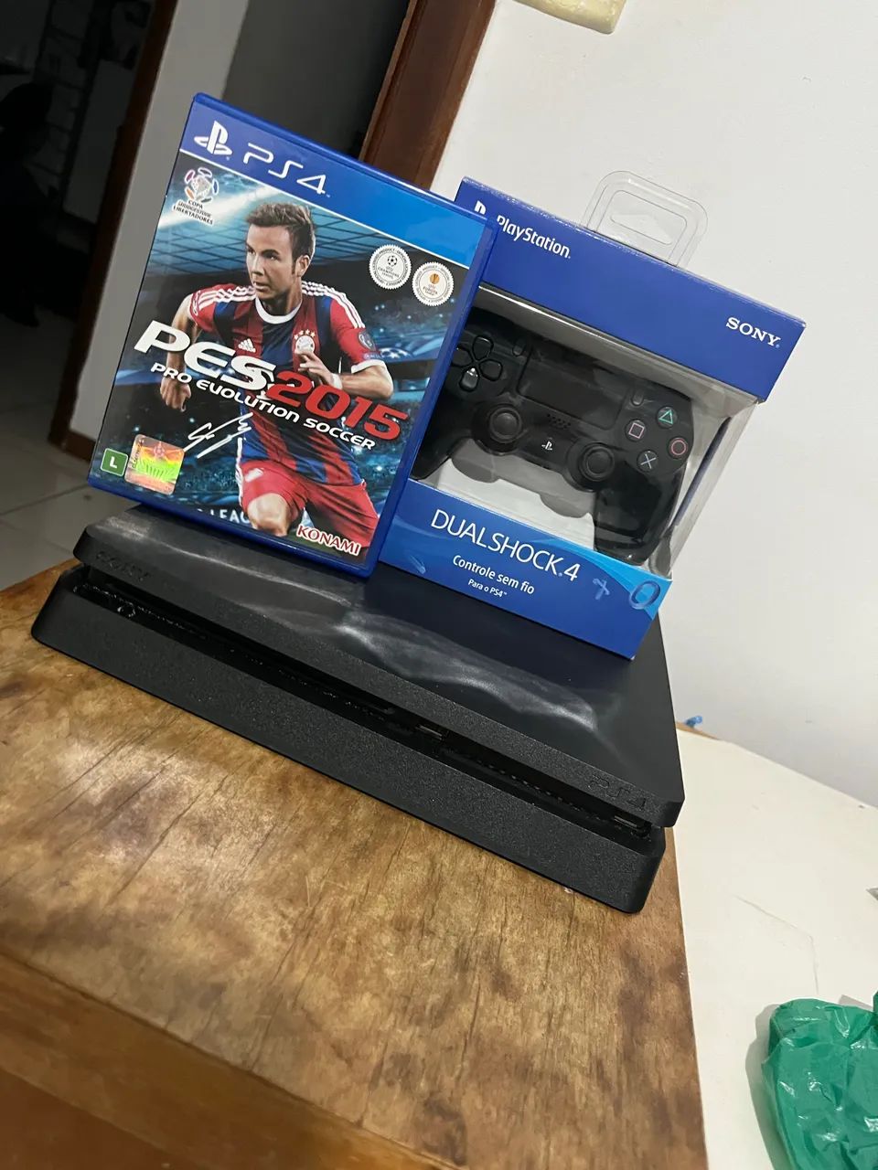 Vende-se Ps4 Slim 500GB
