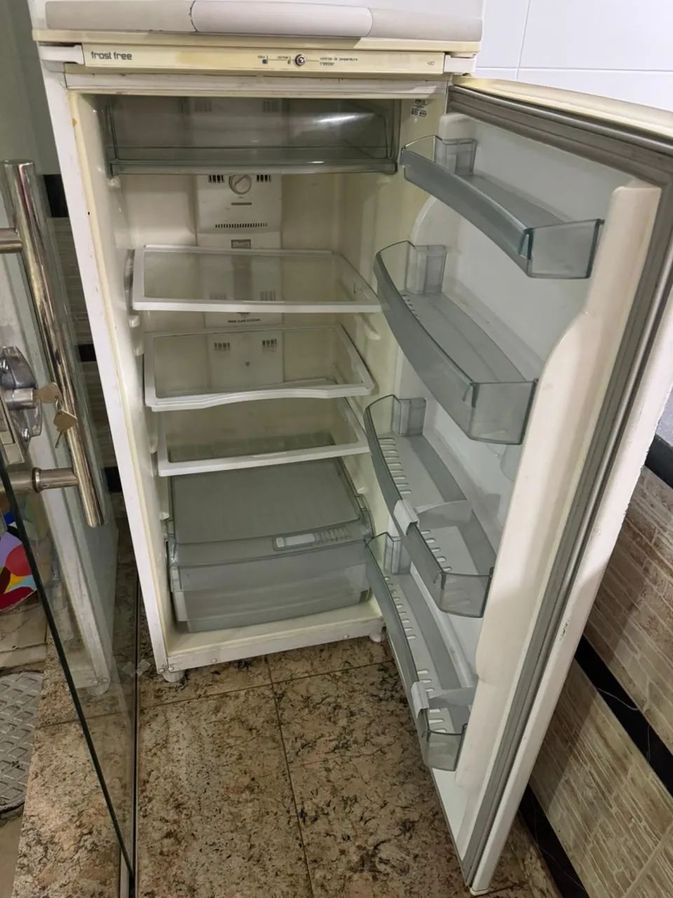 GELADEIRA EM PERFEITO ESTADO - Foto 2