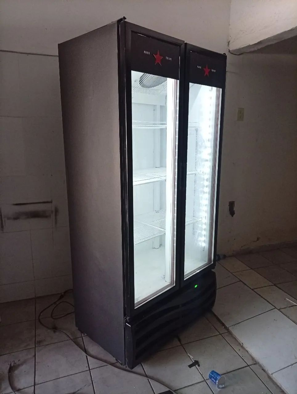 Expositor 600 litros duas portas 