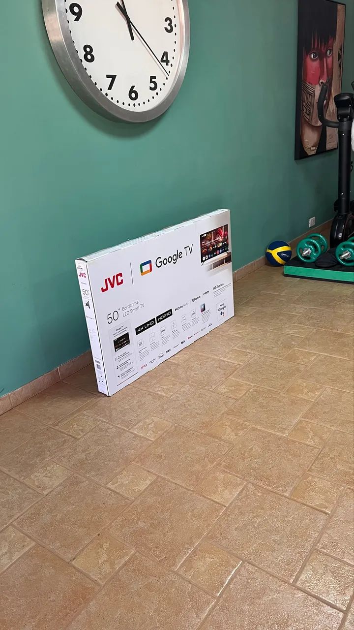 TV 50? Borderless  LED Smart TV JVC 