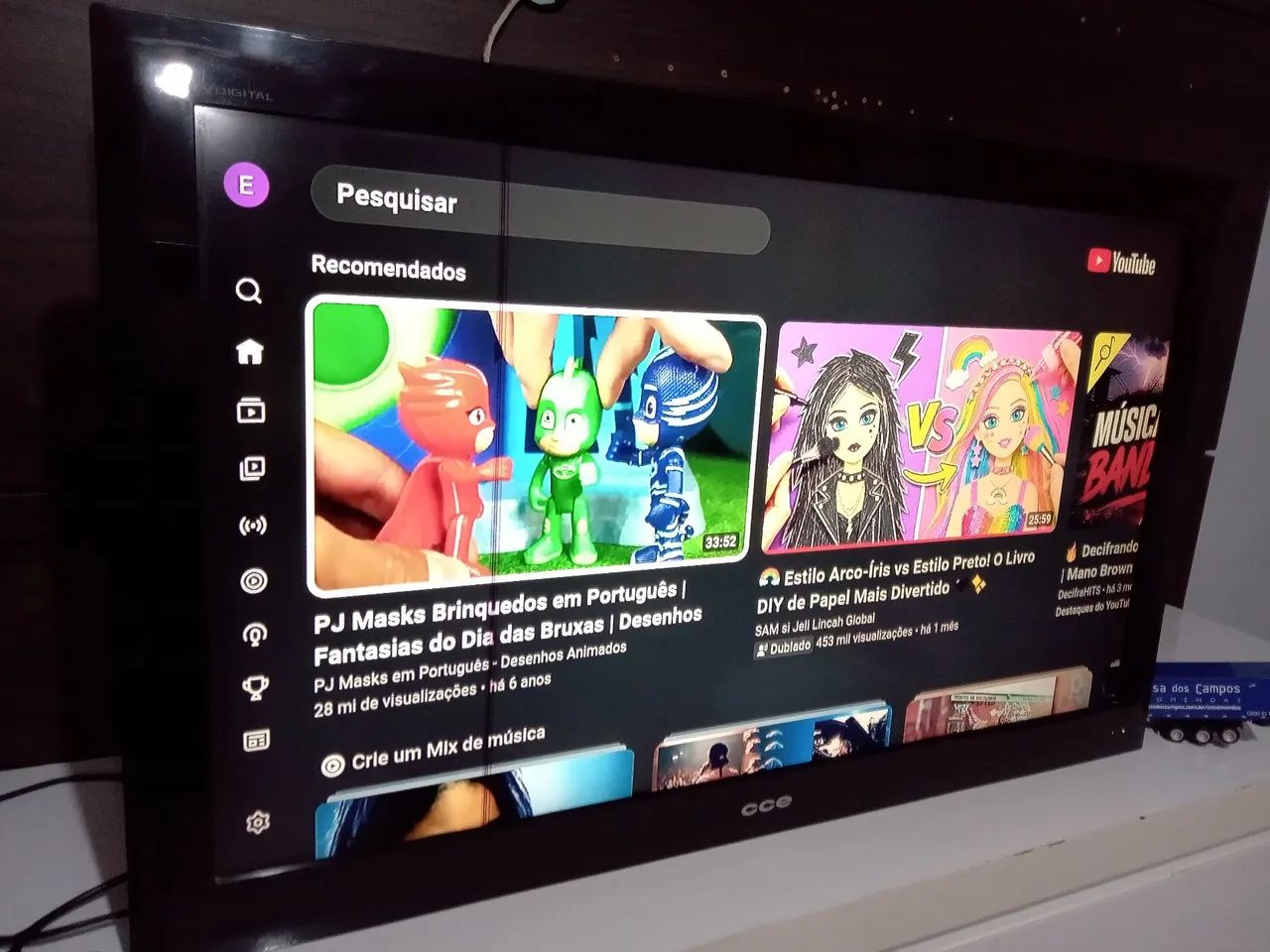 Entrego TV LCD 42 polegadas Não é Smart aceito cartão 