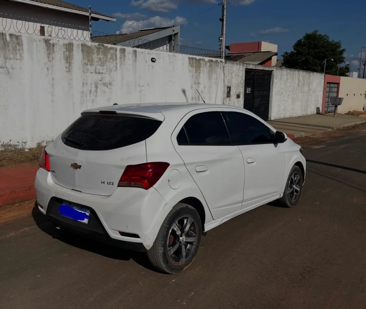 Chevrolet Onix Hatch LTZ 1.4 8V Flex Mec. 4P 2019 - Foto 4
