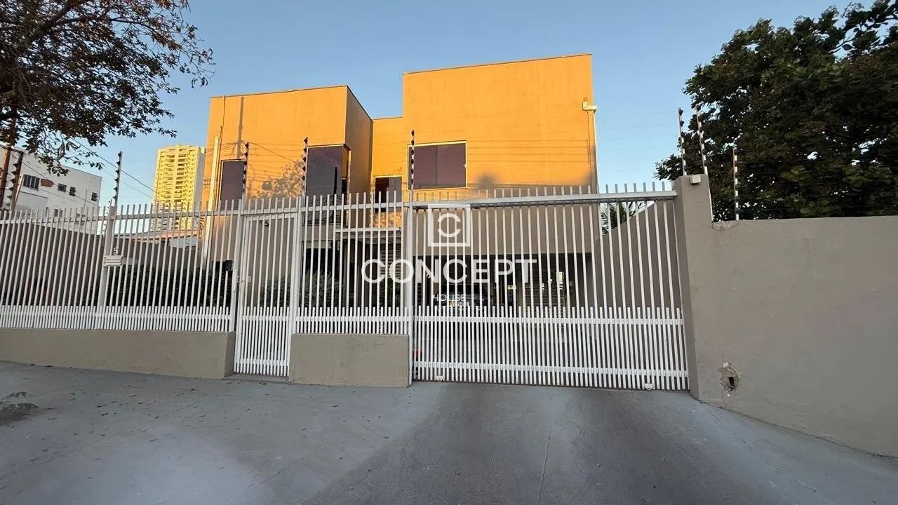 CASA Á VENDA EXCELENTE OPORTUNIDADE PARA MORAR OU COMERCIAL
