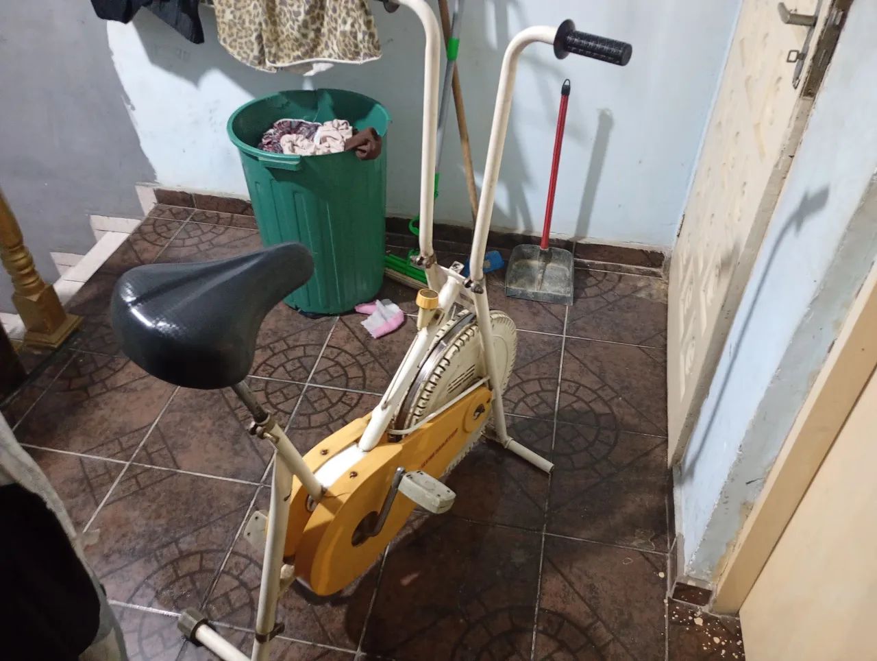 Bicicleta ergométrica GYN master - Foto 2