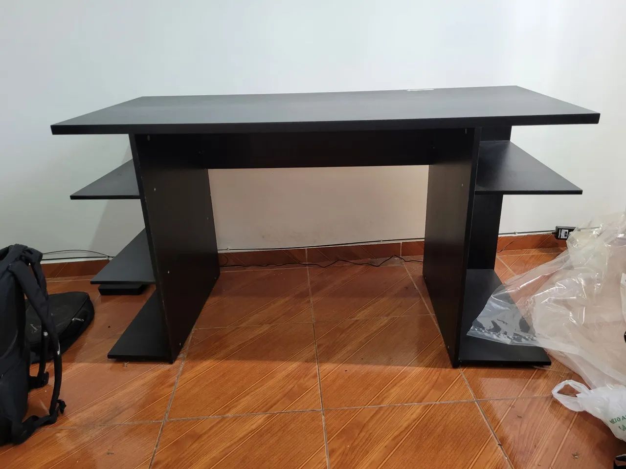 Mesa preta para computador