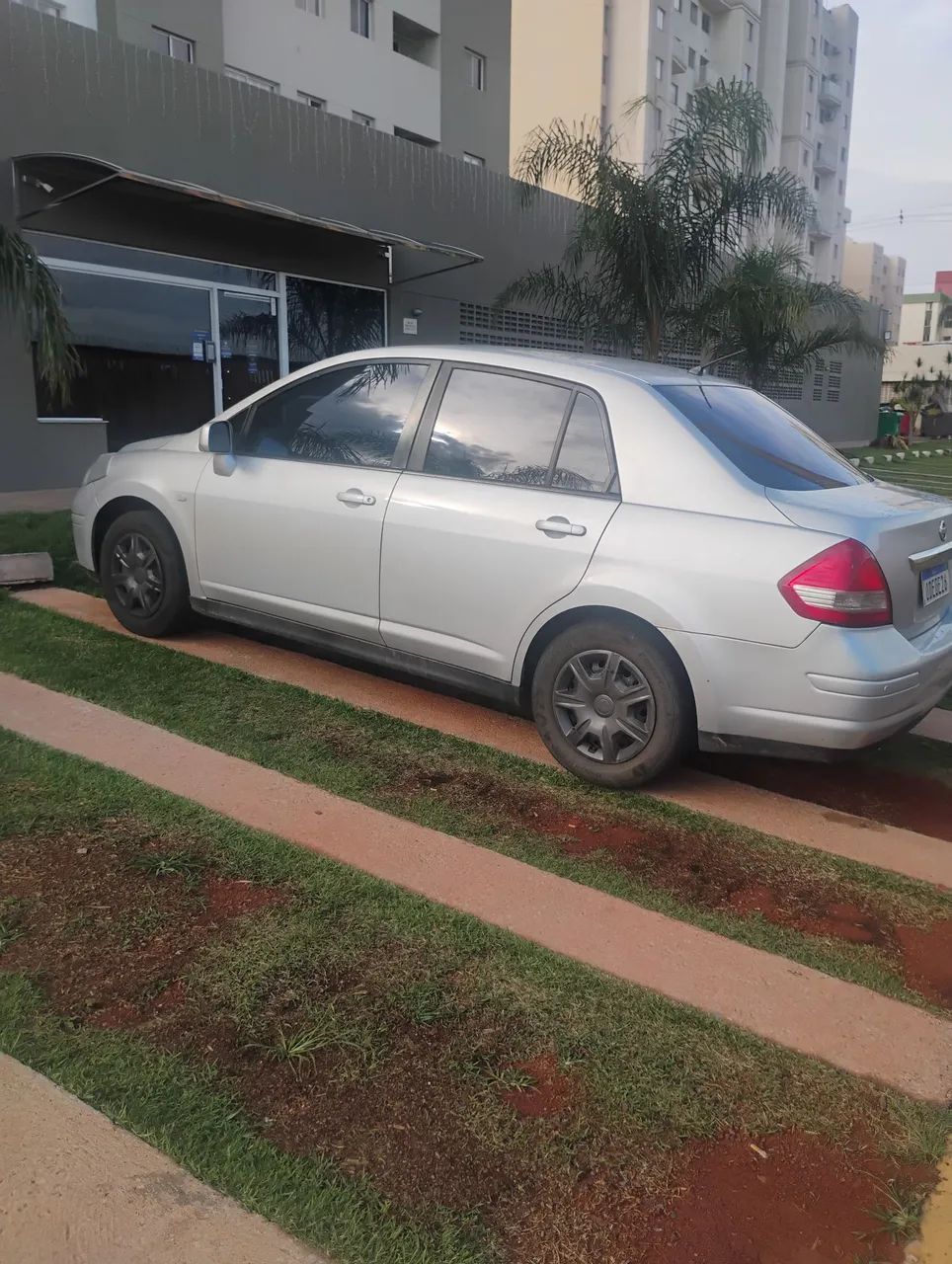 Nissan Tiida 2012