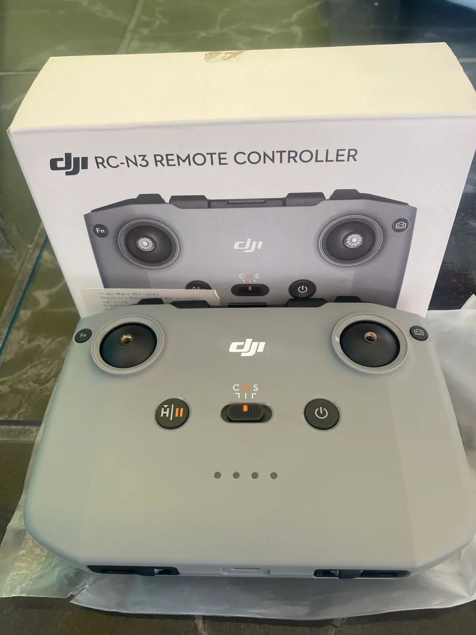 Drone DJI Neo Fly More Combo cor cinza ( duas baterias e controle) - Foto 3