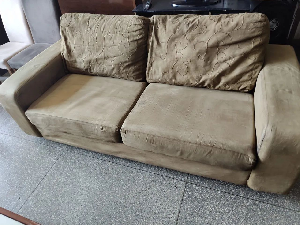 Sofá de 2 lugares com almofadas removíveis higienizado ((ENTREGO GRATIS)) - Foto 2