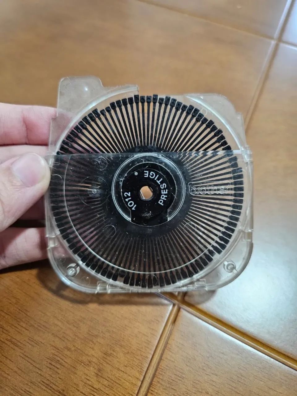 Máquina de Escrever Elétrica Brother AX-325 - Vintage - Foto 2