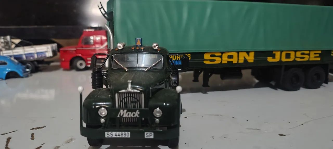 Miniatura de caminhão MACk  - Foto 3