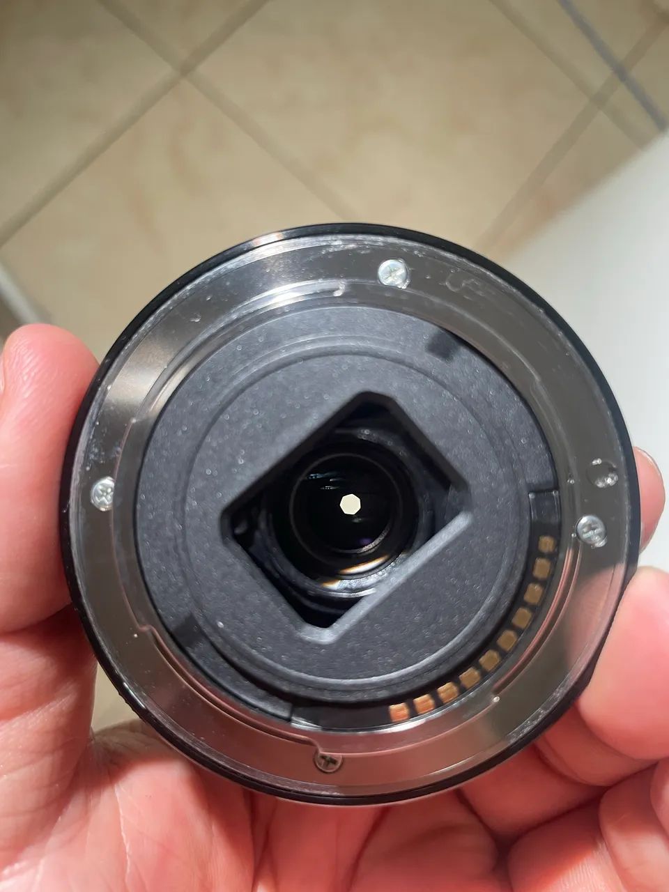 Sony zv-e10, com lente do kit, e cage da smallrig - Foto 4
