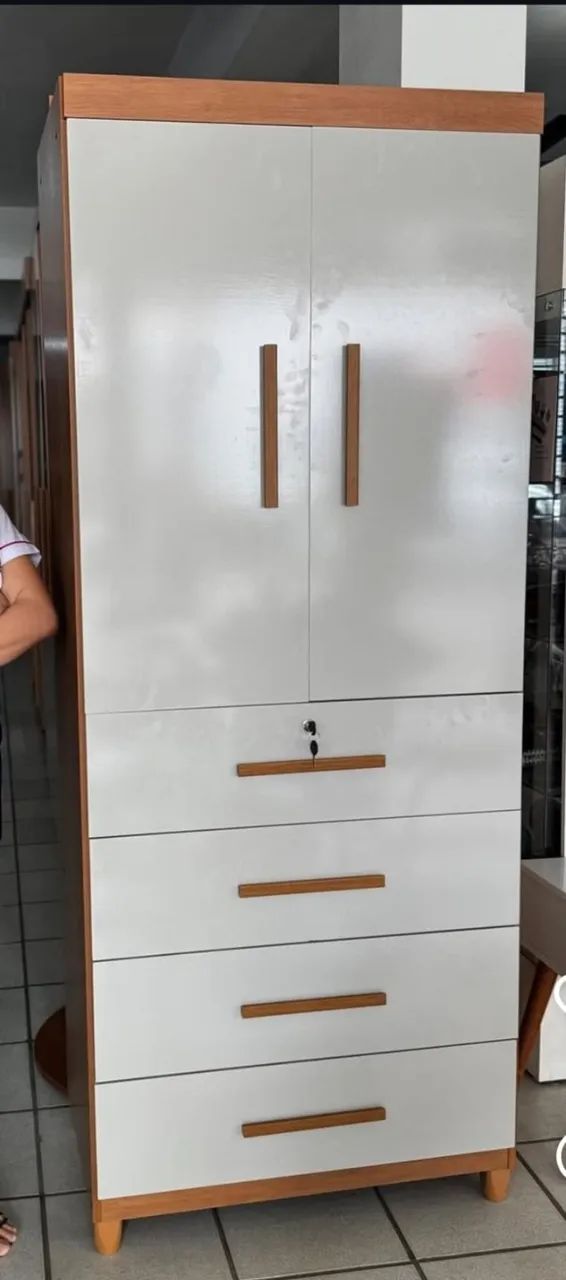 Guarda roupa de solteiro Maia com 2 portas e 4 gavetas - Foto 2