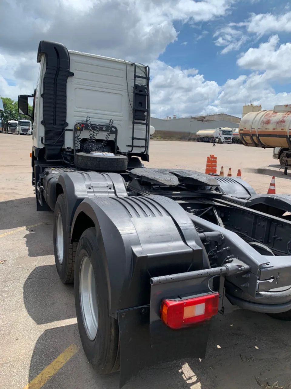 VOLVO FM 370 6X2 2011 - Foto 4