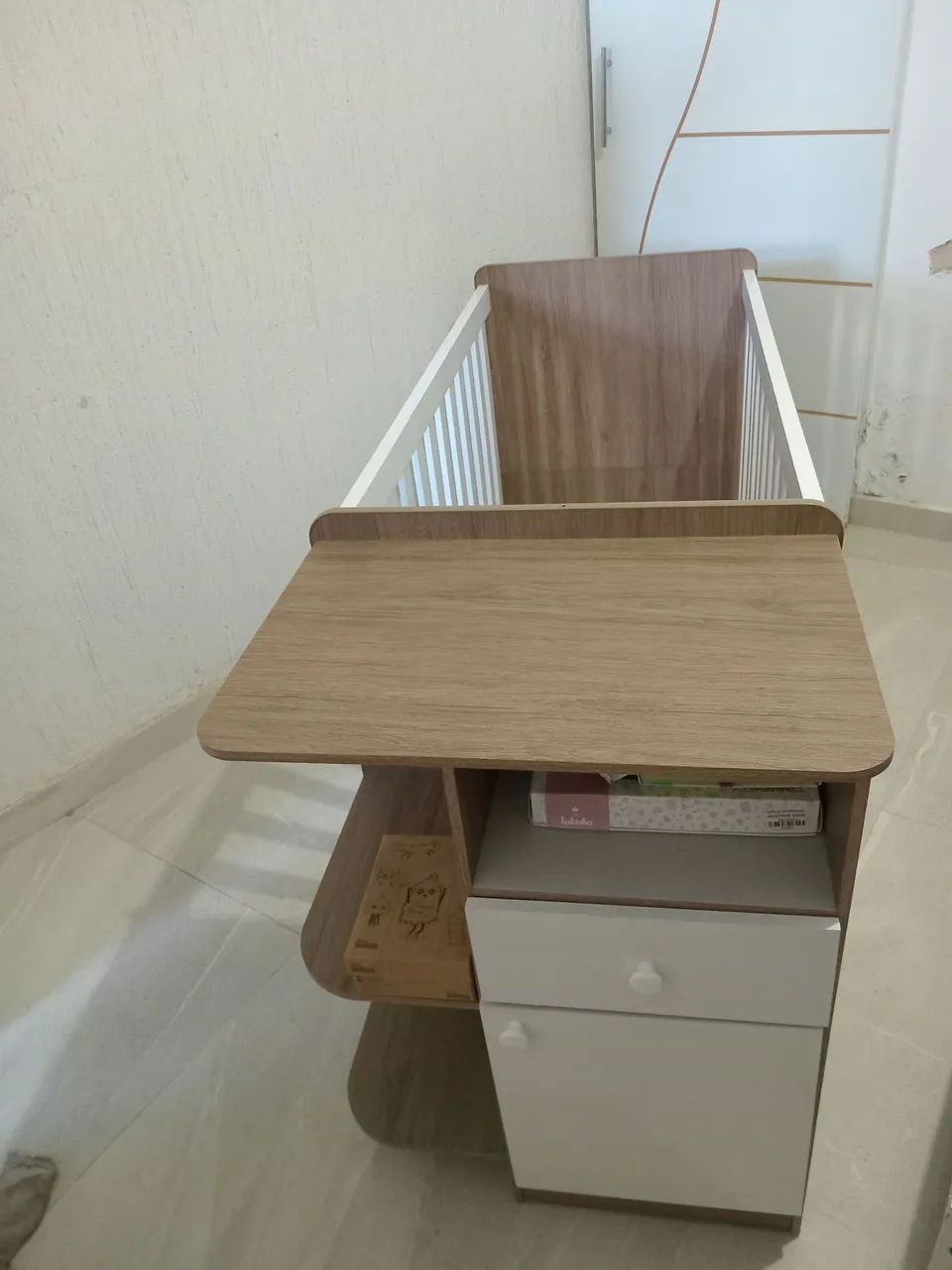 Berço com mosqueteiro, colchão ortobom, babá eletrônica com trocador e mobile de brinde - Foto 6