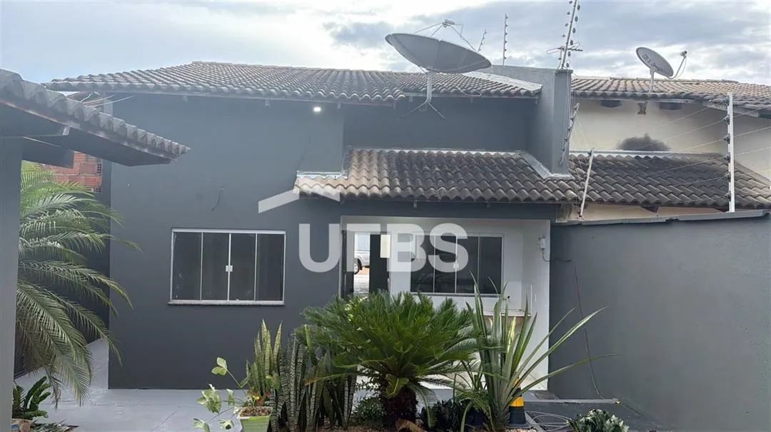 Casa à Venda 2/4 com piscina - Setor Santa Bárbara, Taquaralto