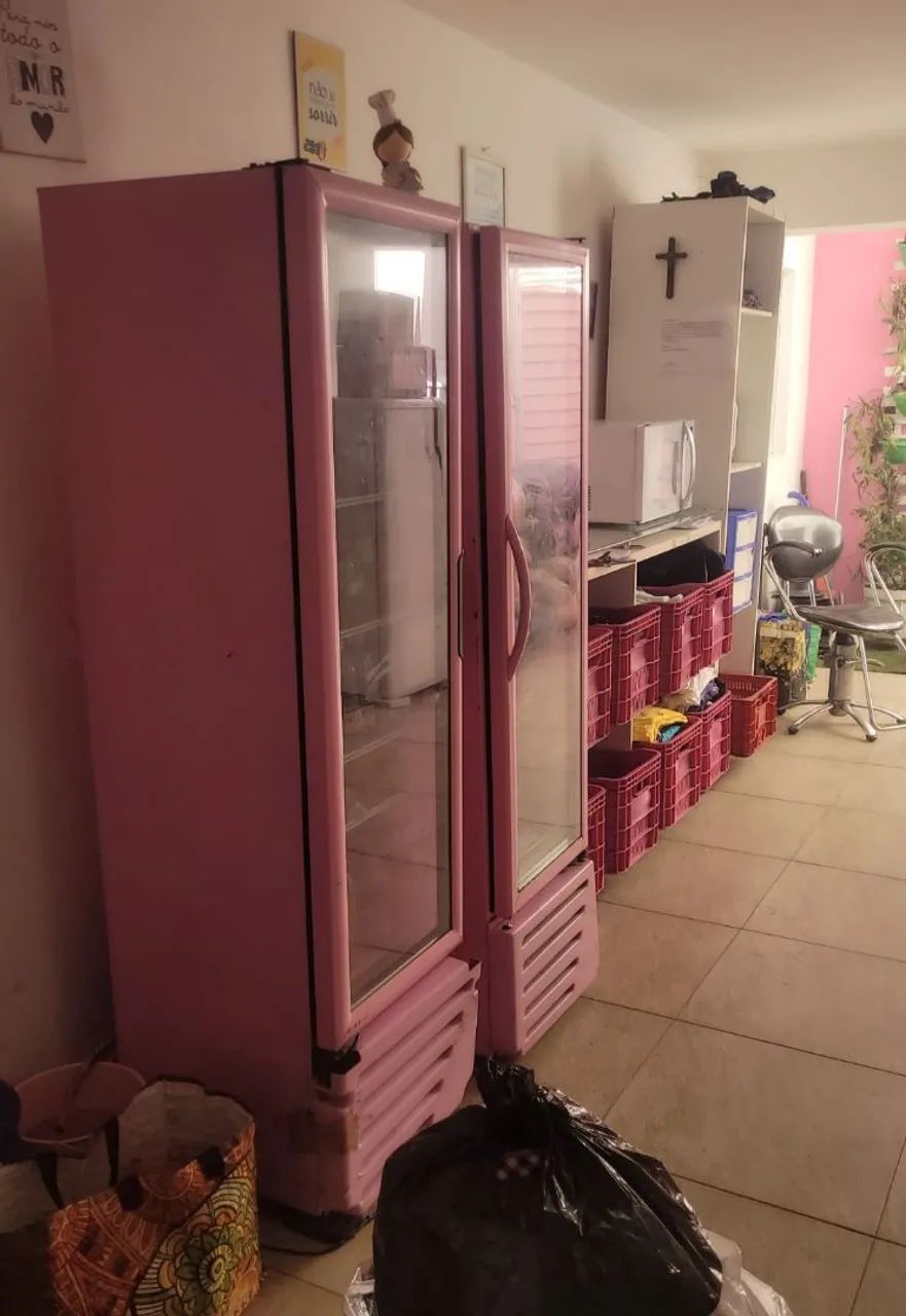 2 Geladeura expositora porta de vidro  emvelopado de rosa.valor dos dois a baixo - Foto 3