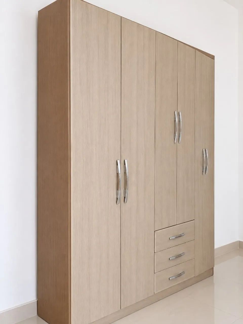 Guarda-roupa casal