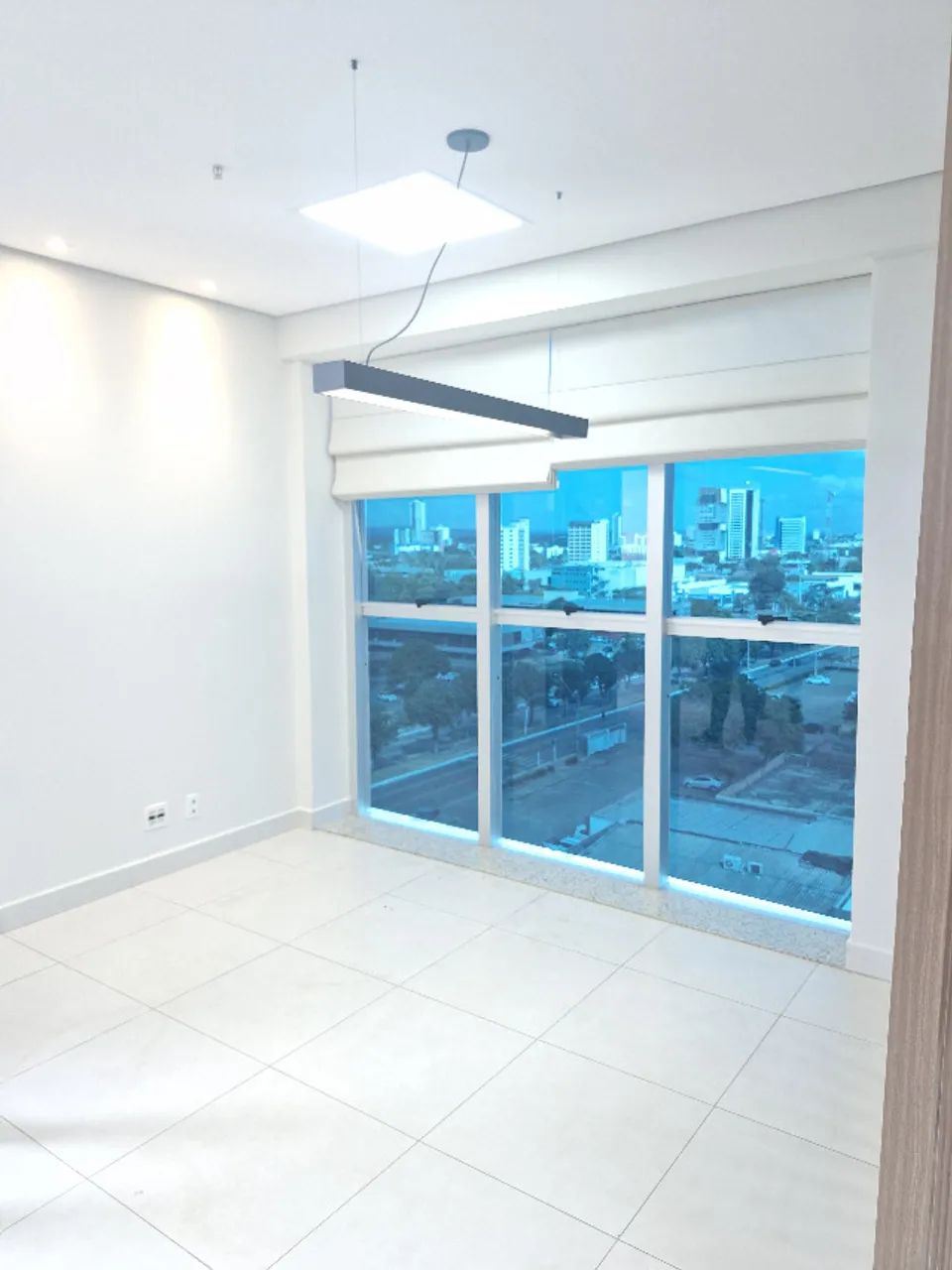 Aluga se sala comercial 90mts  Edf. JK Busines