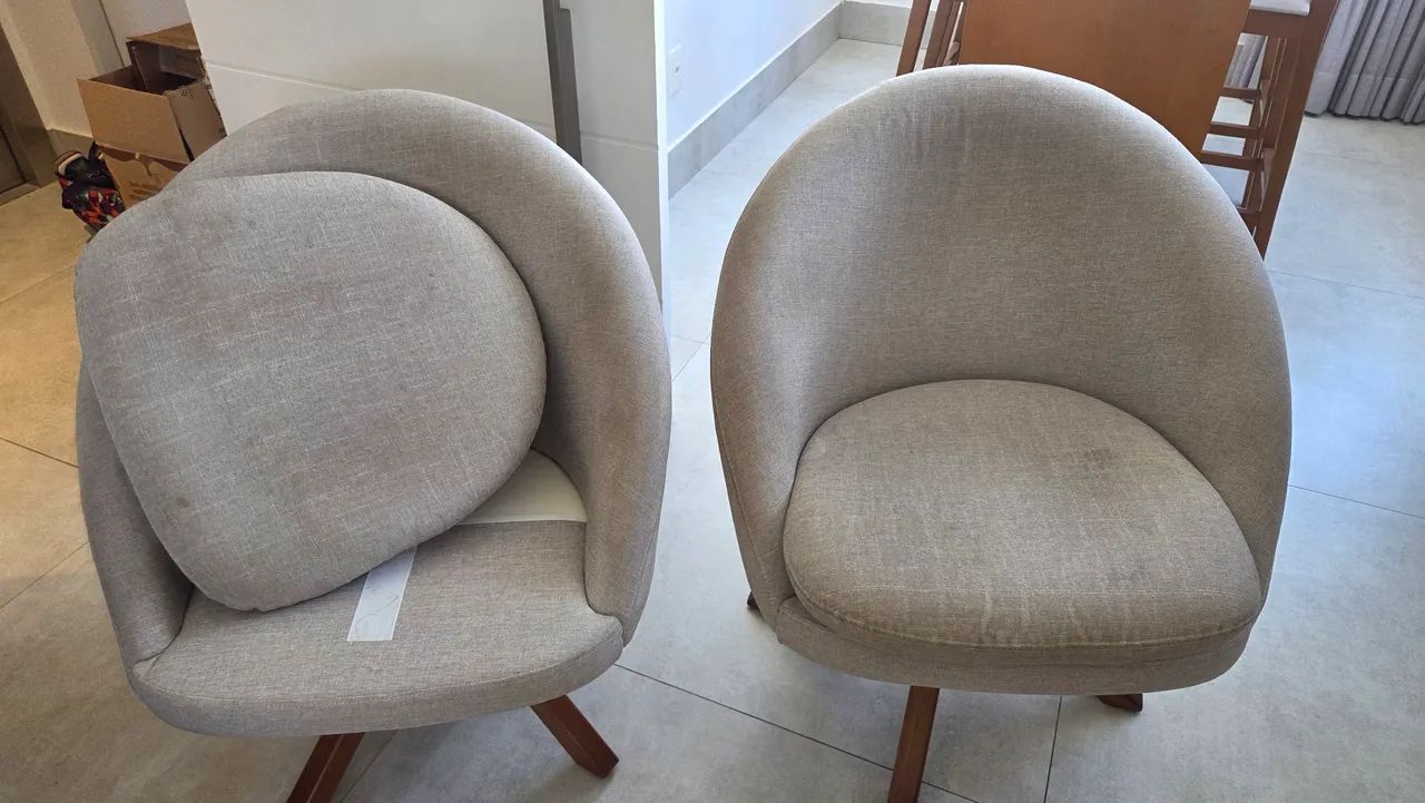 Par de poltronas giratórias - design moderno e aconchegante