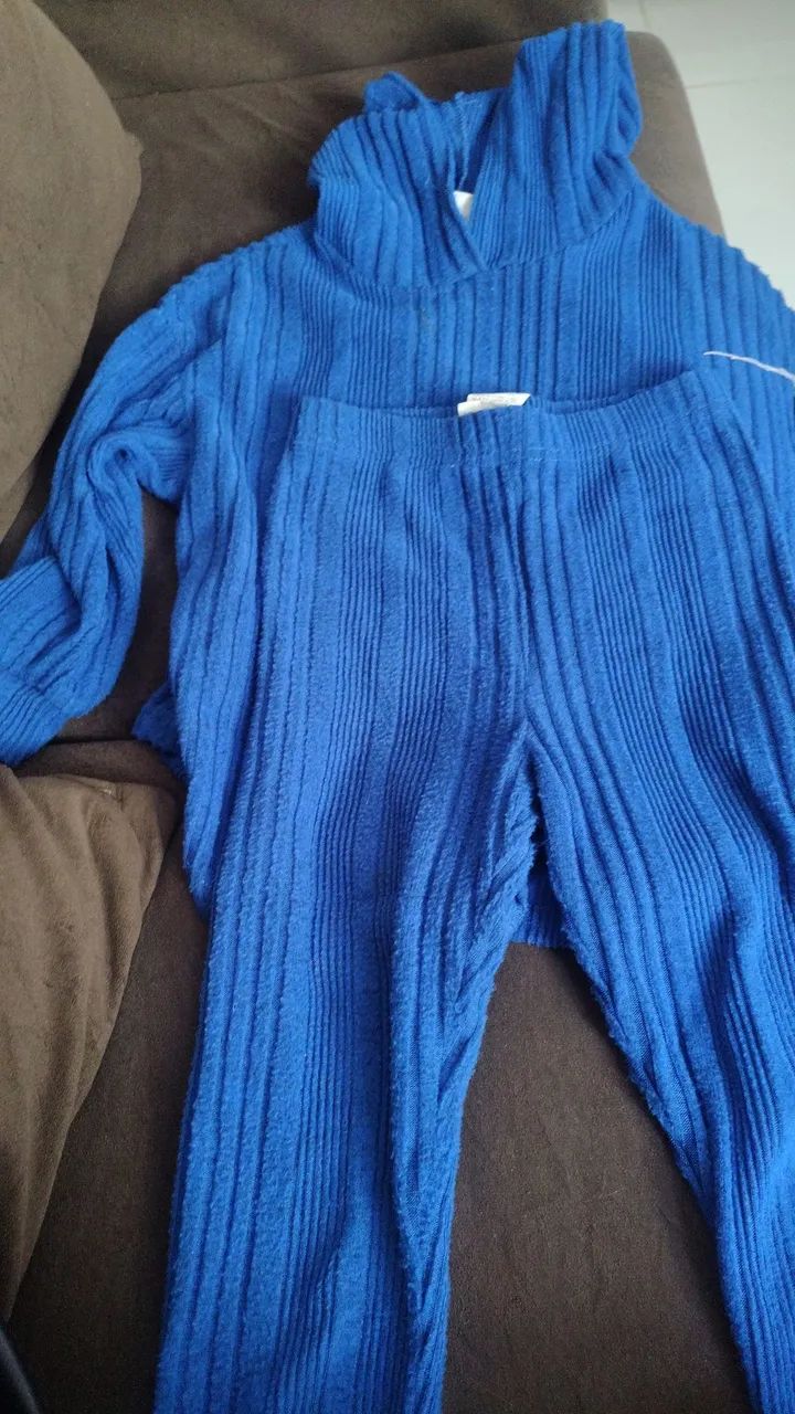 Moletom infantil e calça couro 