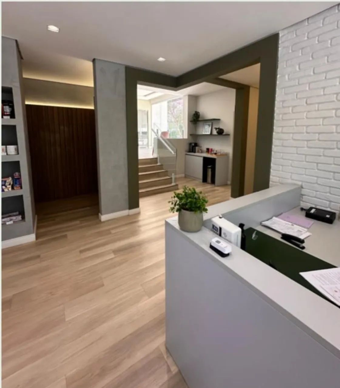 SALA COMERCIAL PREMIUM PARA PROFISSIONAIS DA SAÚDE AMBIENTE MODERNO ELEGANTE E FUNCIONAL
