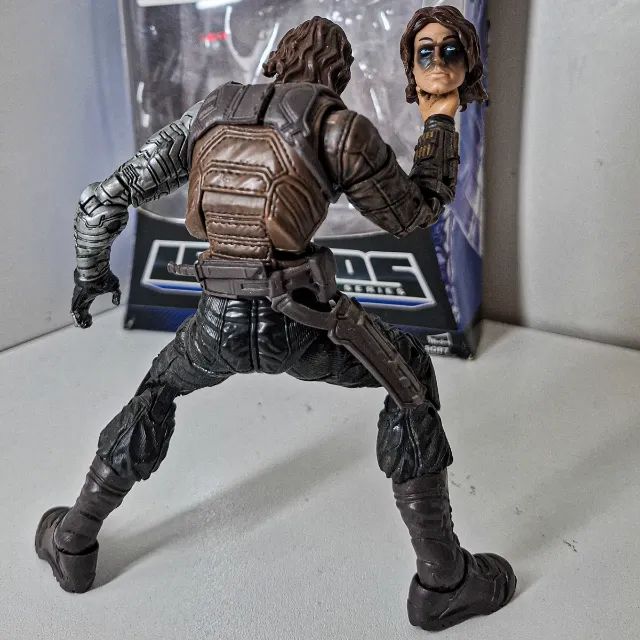 SOLDADO INVERNAL - MARVEL LEGENDS - COM CAIXA E CABEÇA EXTRA - Foto 3