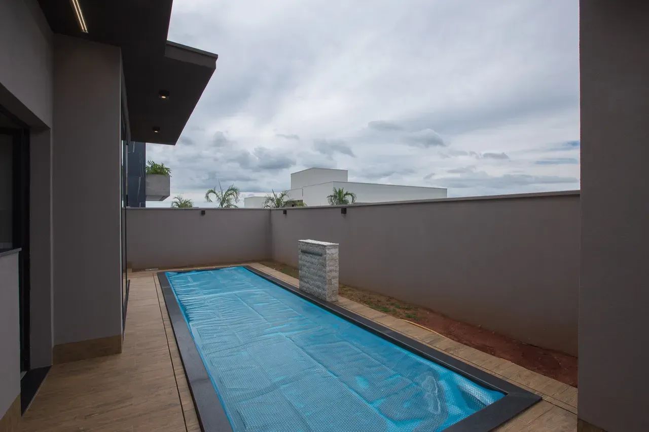 Alphaville Uberlândia 2 - Casa Terrea com 233 metros 4 quartos e  pisscina - Foto 5