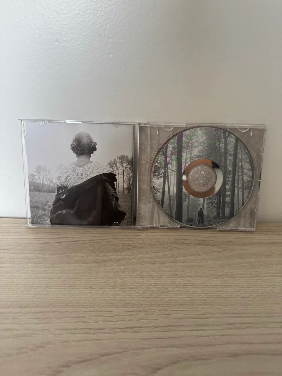 CD autografado Taylor Swift folklore - Foto 3