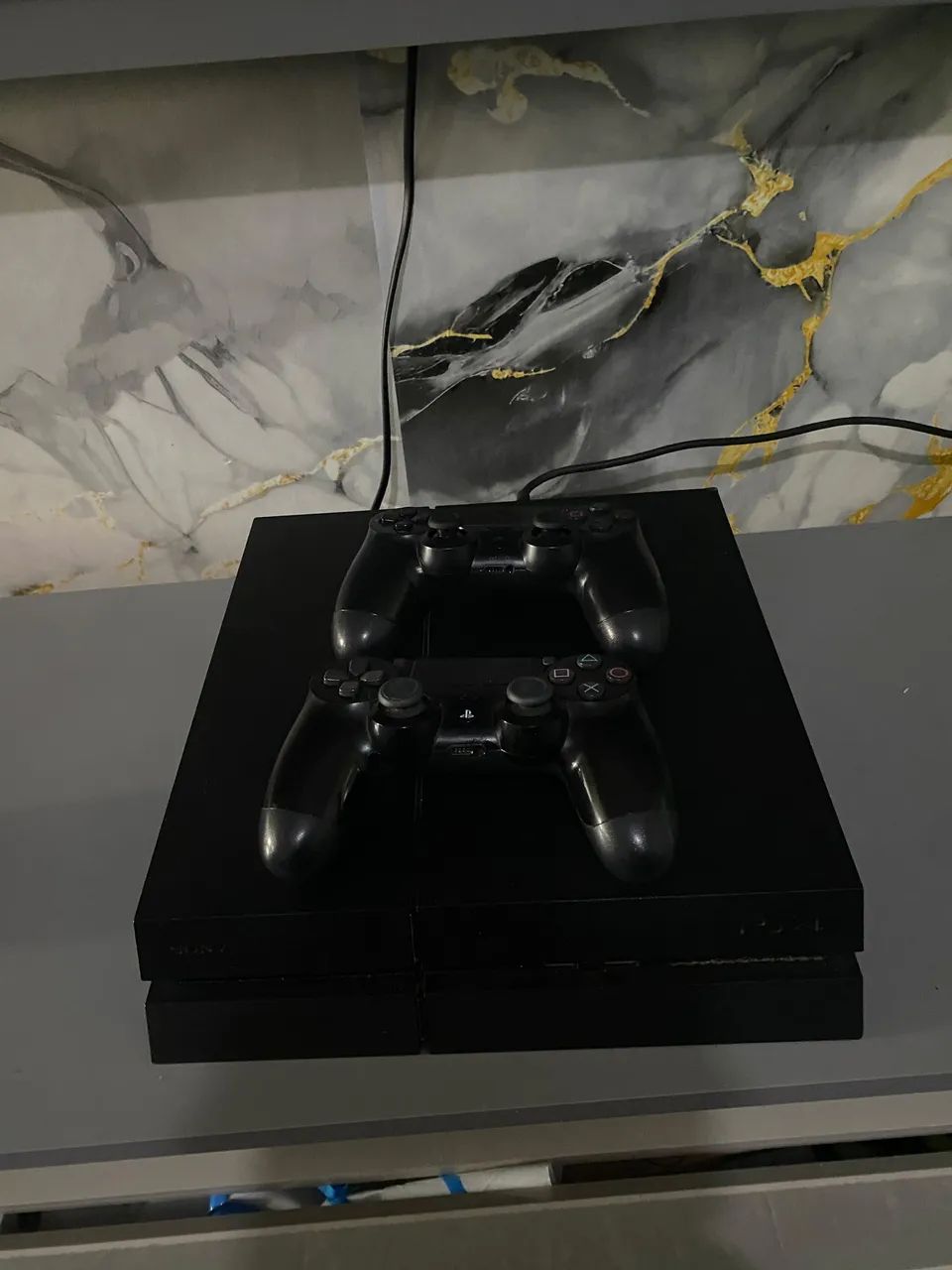 Vendo ps4 fat 500gb com dois controles 