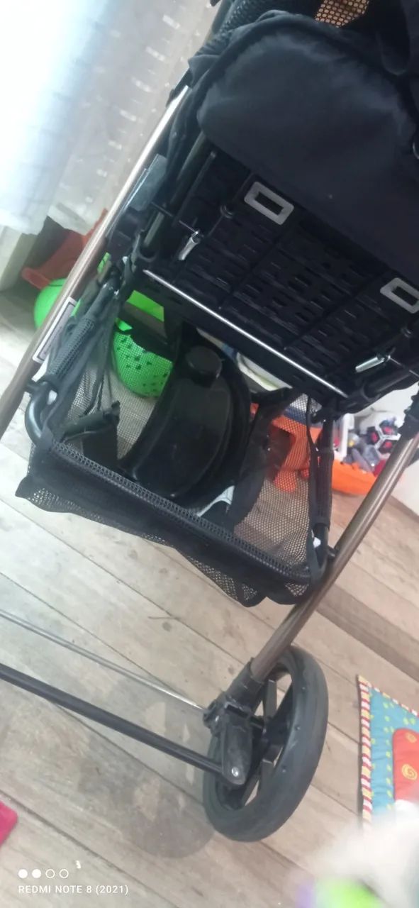 Carrinho de Bebê Galzerano Preto e Bronze -  com Porta-Copo! - Foto 4