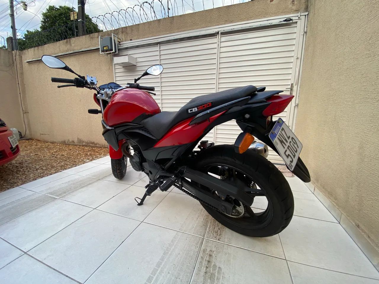 CB300r 2012 ótimo estado - Foto 2