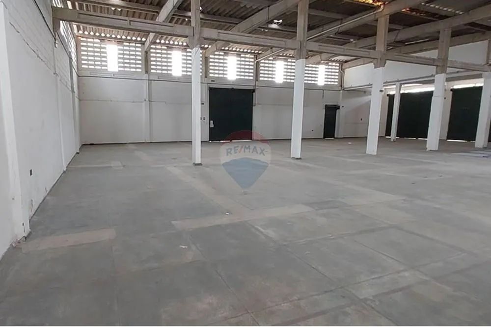 Alugo Galpão com 1240 m2 na Av Caxangá - Foto 4