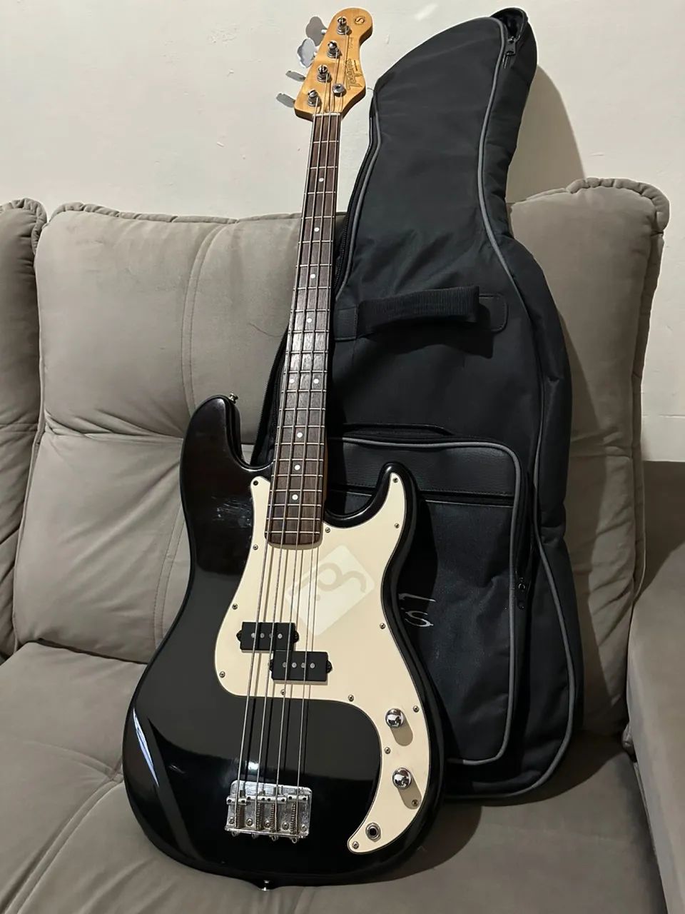 Baixo Tagima Precision