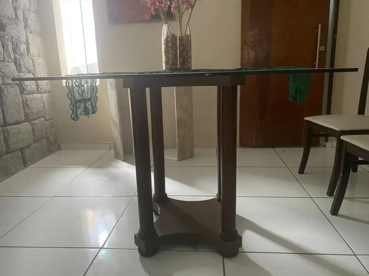 Mesa de madeira com topo de vidro - Foto 3